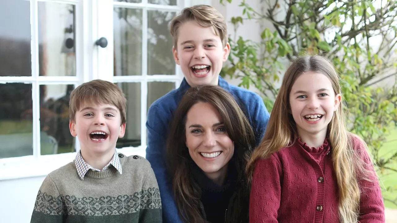 Prince William's Photo of Kate and Children Reveals Photoshop Fail