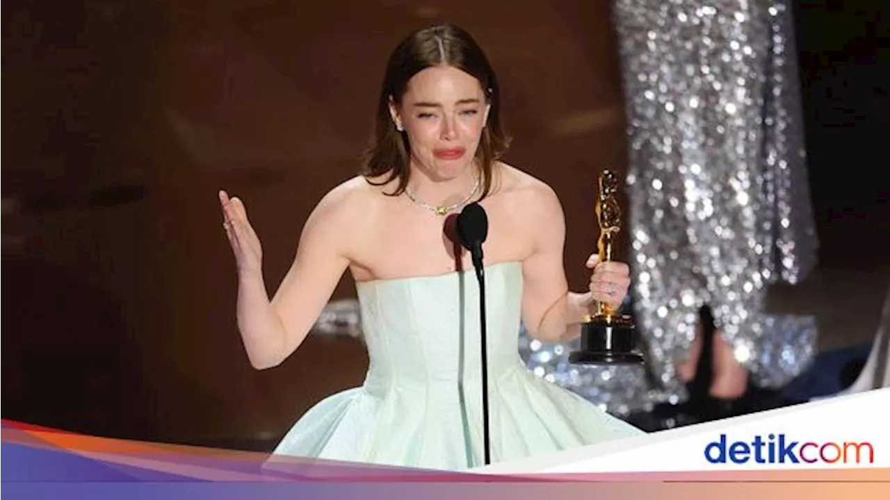 Emma Stone Memenangkan Piala Oscar untuk Perannya di Poor Things