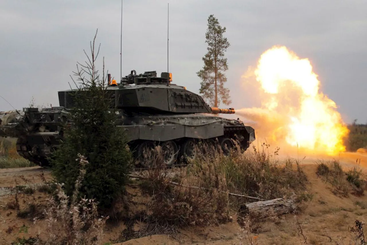 Танк ВСУ Challenger 2 увяз в грязи во время заезда с журналистами