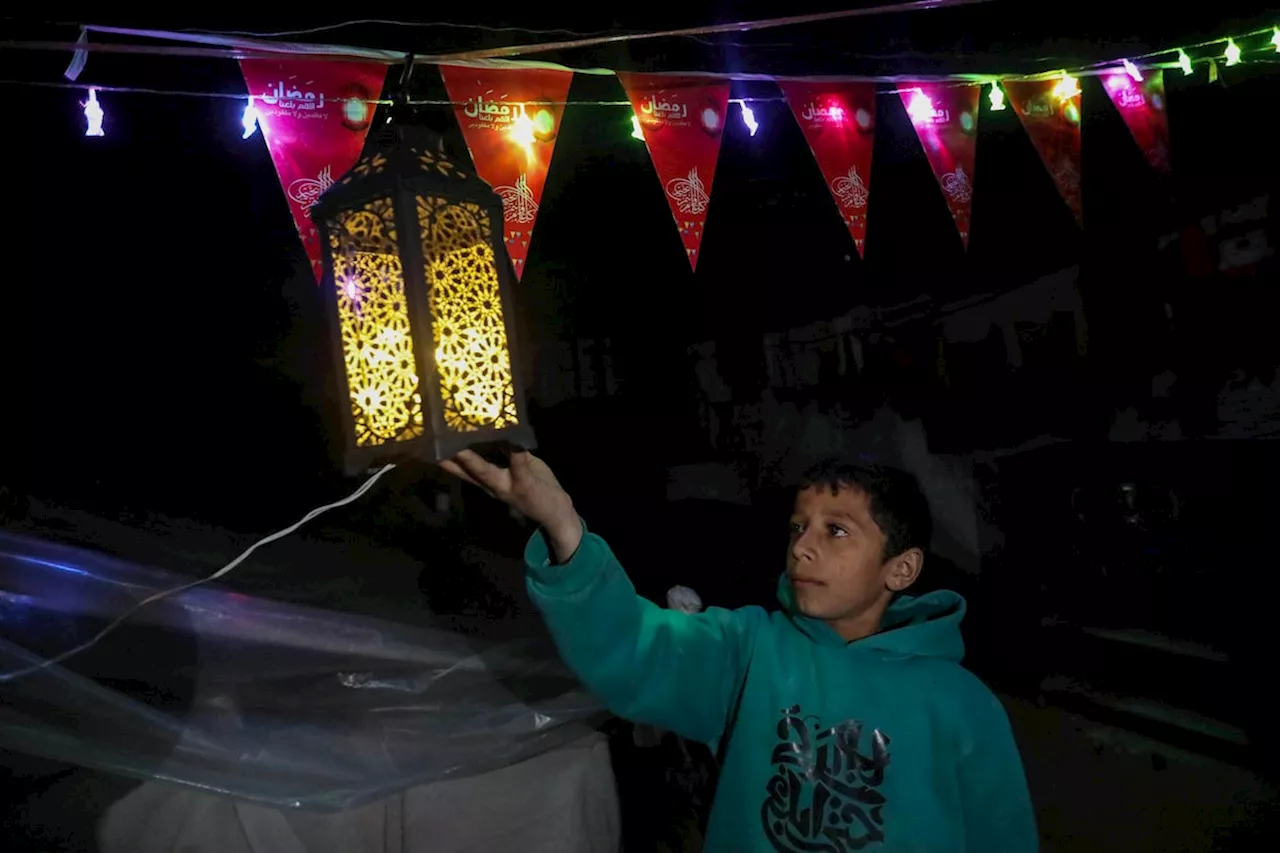 Palestinians in Gaza begin Ramadan with worsening hunger and no end in sight to war