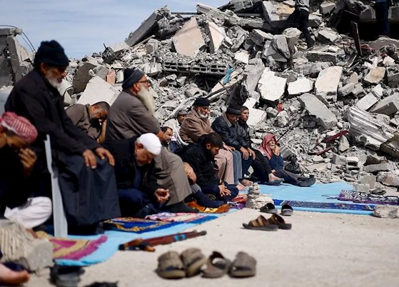 Gazans Pray Amid Ruins on First Day of Ramadan