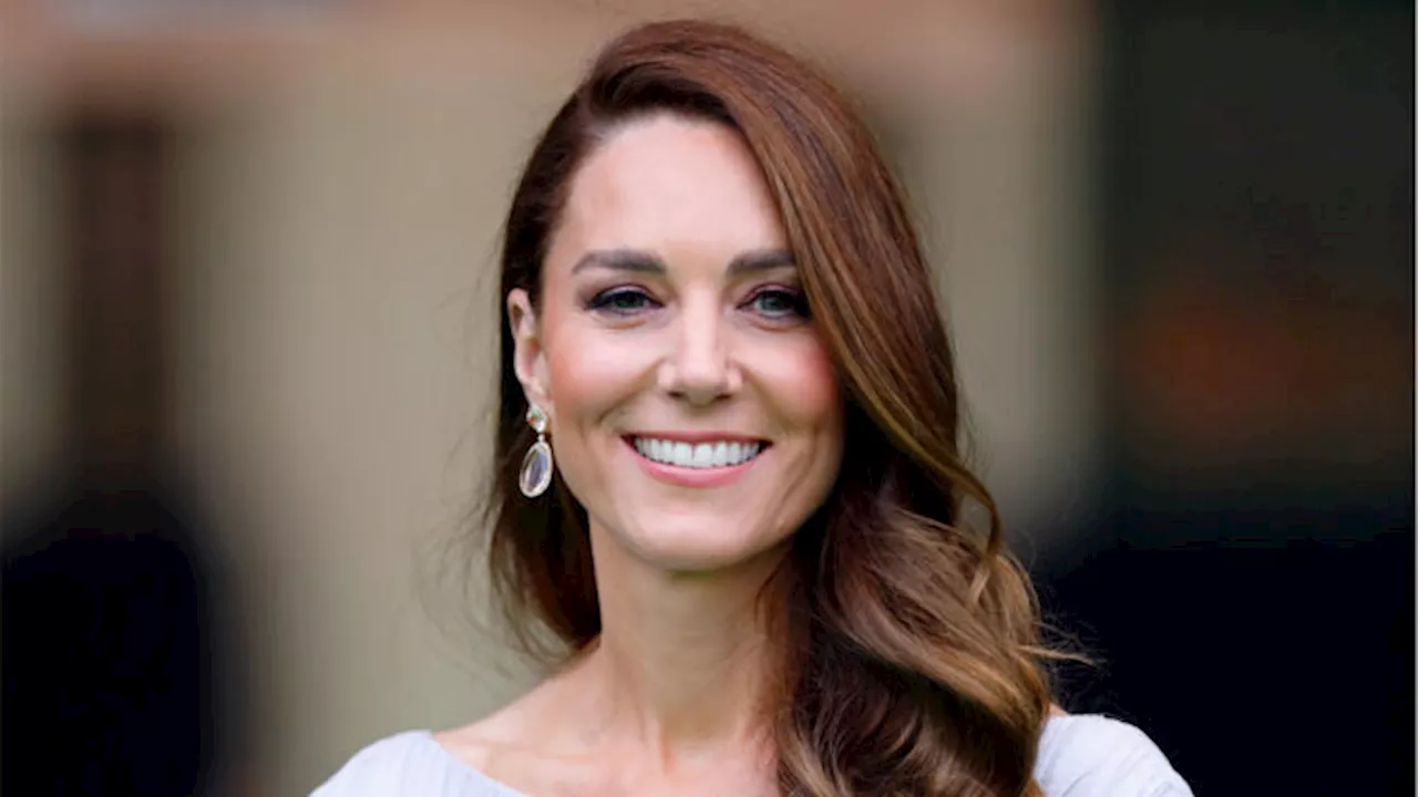 La foto falsa di Kate Middleton con i figli per la festa della mamma