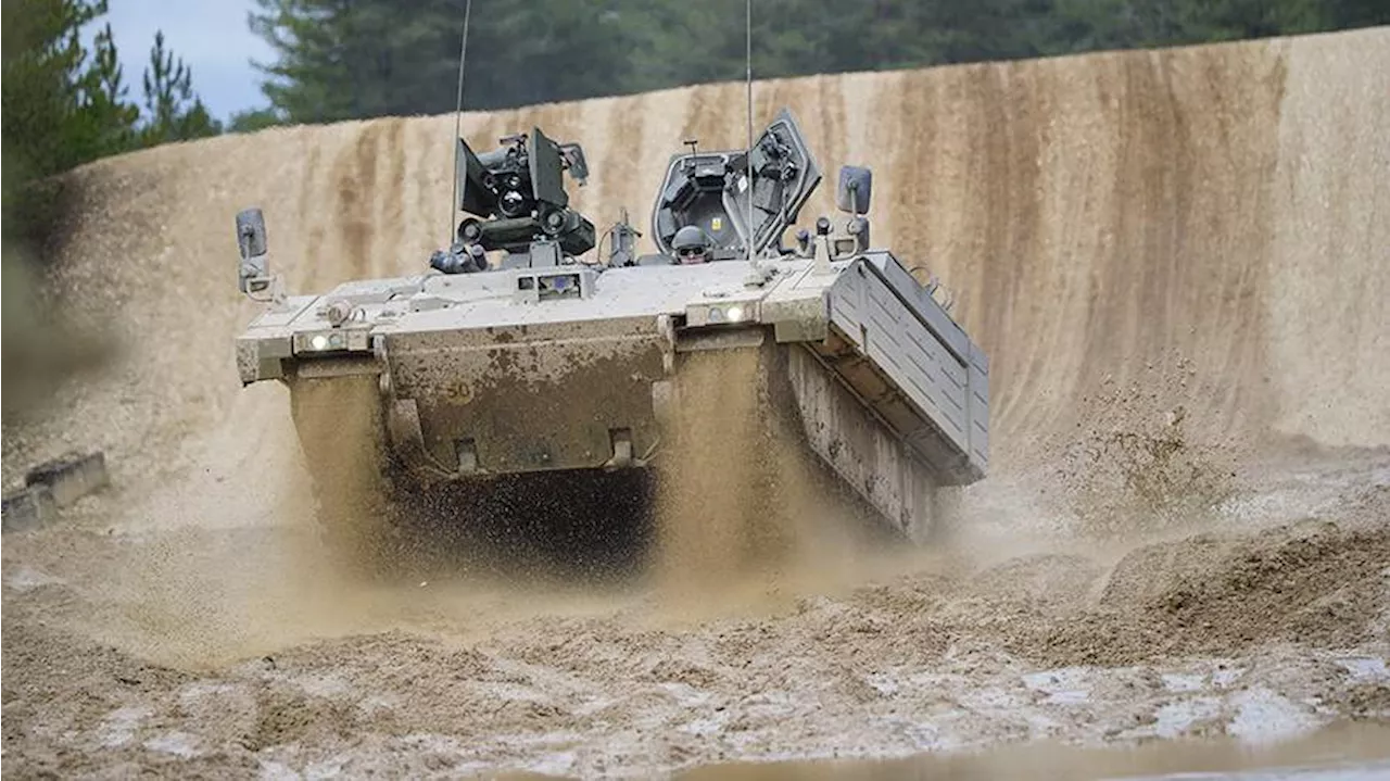 Challenger 2 ВСУ застрял в грязи в ходе показательного заезда