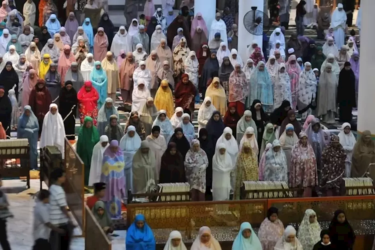 Sebanyak 15 Ribu Orang Sholat Tarawih pada Hari Pertama Ramadan, Tahun Ini Jauh Lebih Ramai