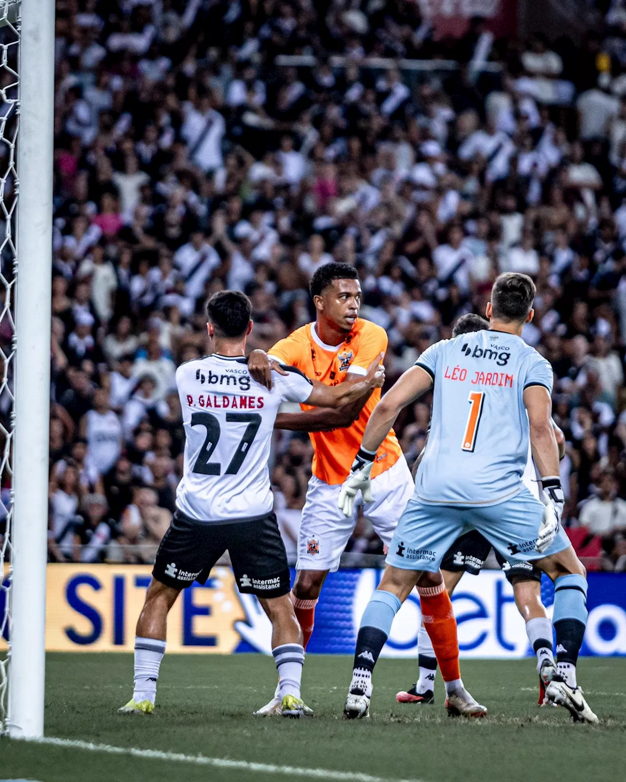 Vasco e Nova Iguaçu fazem jogo com maior número de finalizações nos Estaduais de 2024