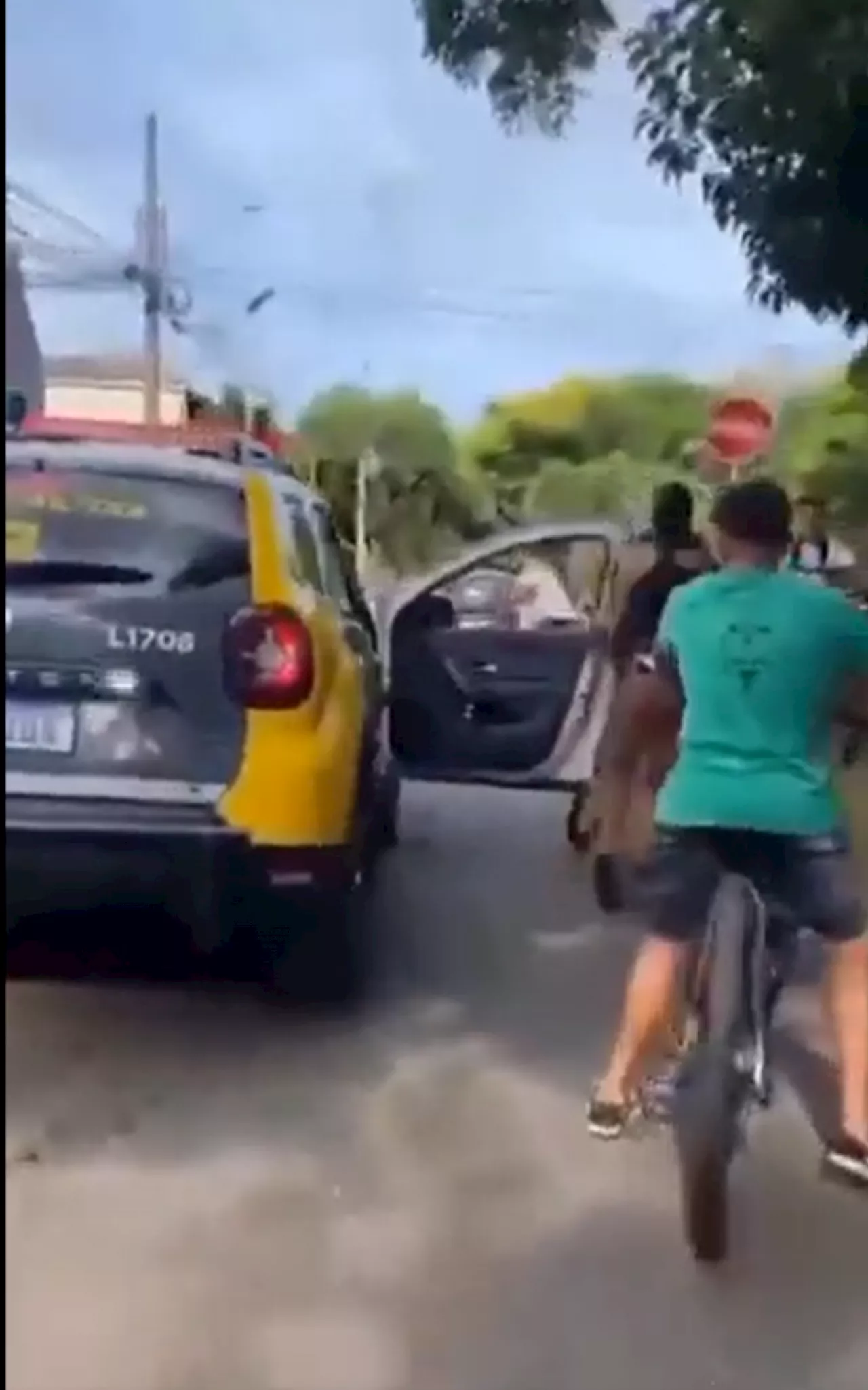 Vídeo: Policial militar agride adolescente com tapa na cara em Curitiba