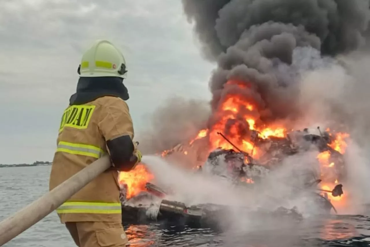 1 Kapal Pesiar Terbakar di Perairan Kepulauan Seribu