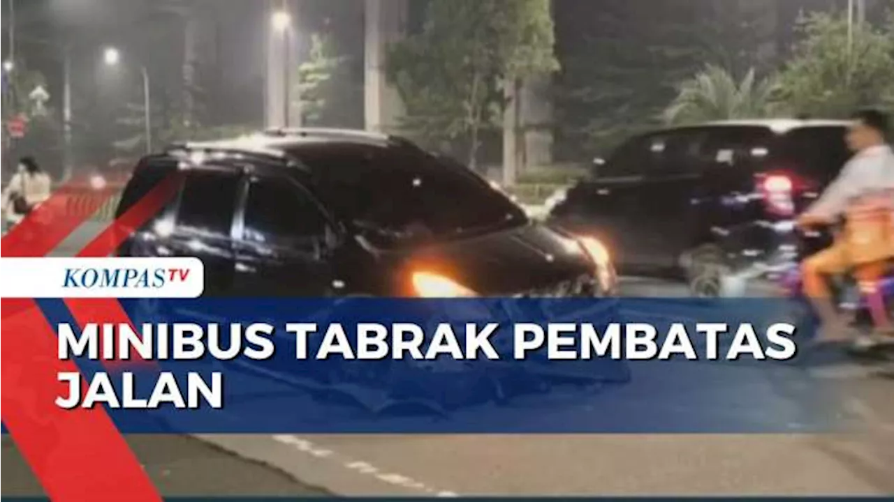 Nekat Hindari Sepeda Motor, Minibus Tabrak Pembatas Jalan Transjakarta di Jakarta Timur