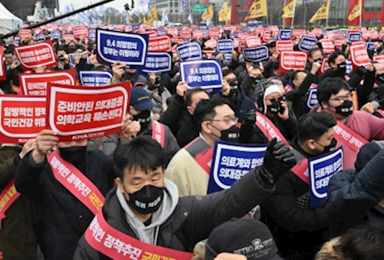 S. Korea starts procedures to suspend licences of 4,900 striking doctors