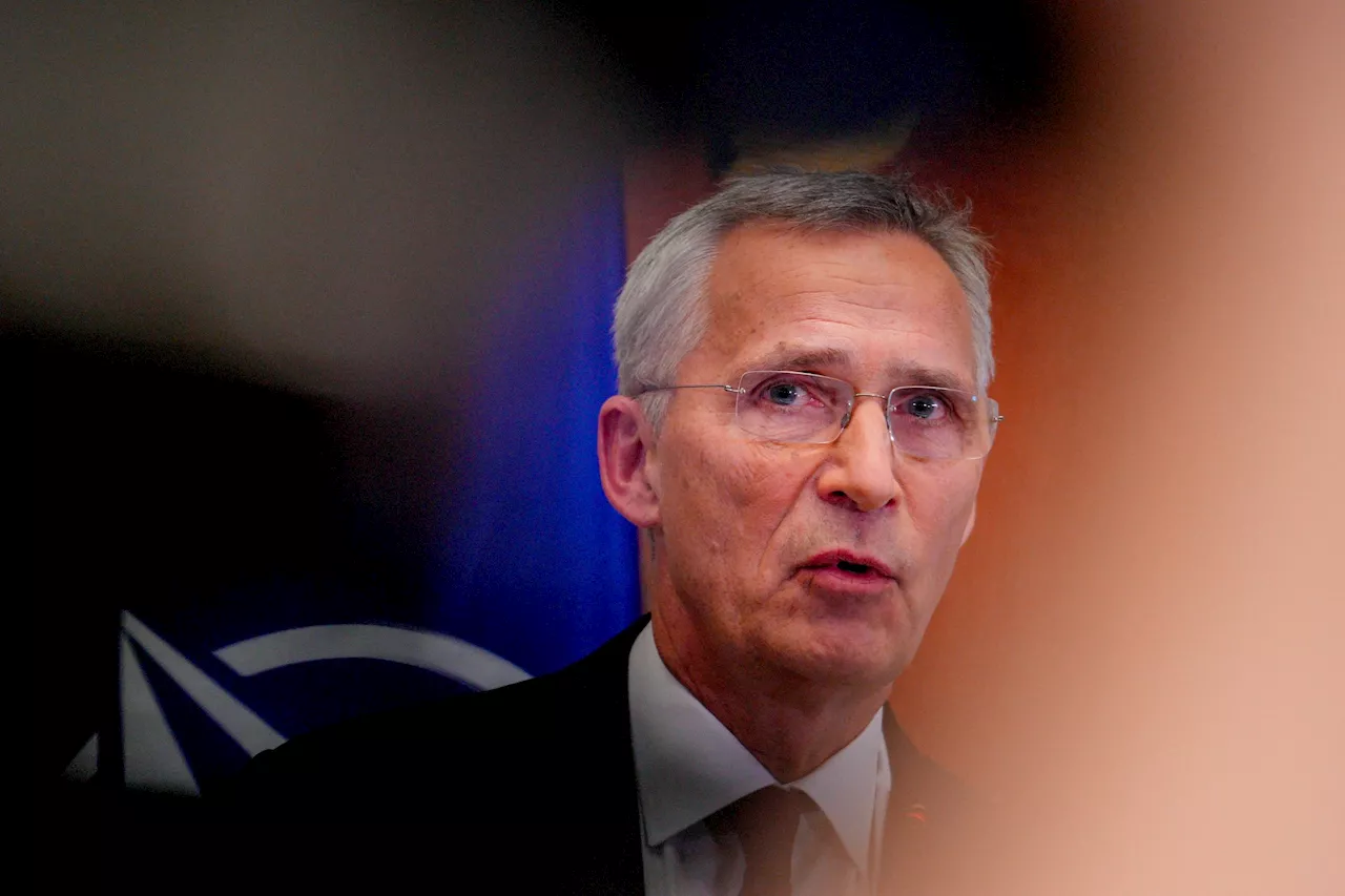 Stoltenberg sier Ukraina trenger våpen, ikke hvite flagg