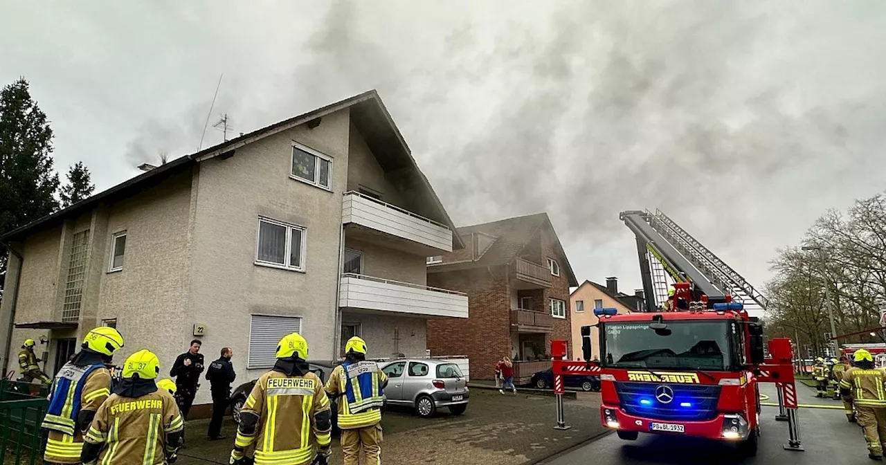 Zwei Personen werden bei Brand in Bad Lippspringe vom Balkon gerettet