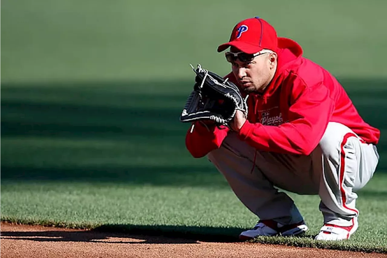 Flyin’ Hawaiian Shane Victorino offers tips to another Phillies speedster, Johan Rojas