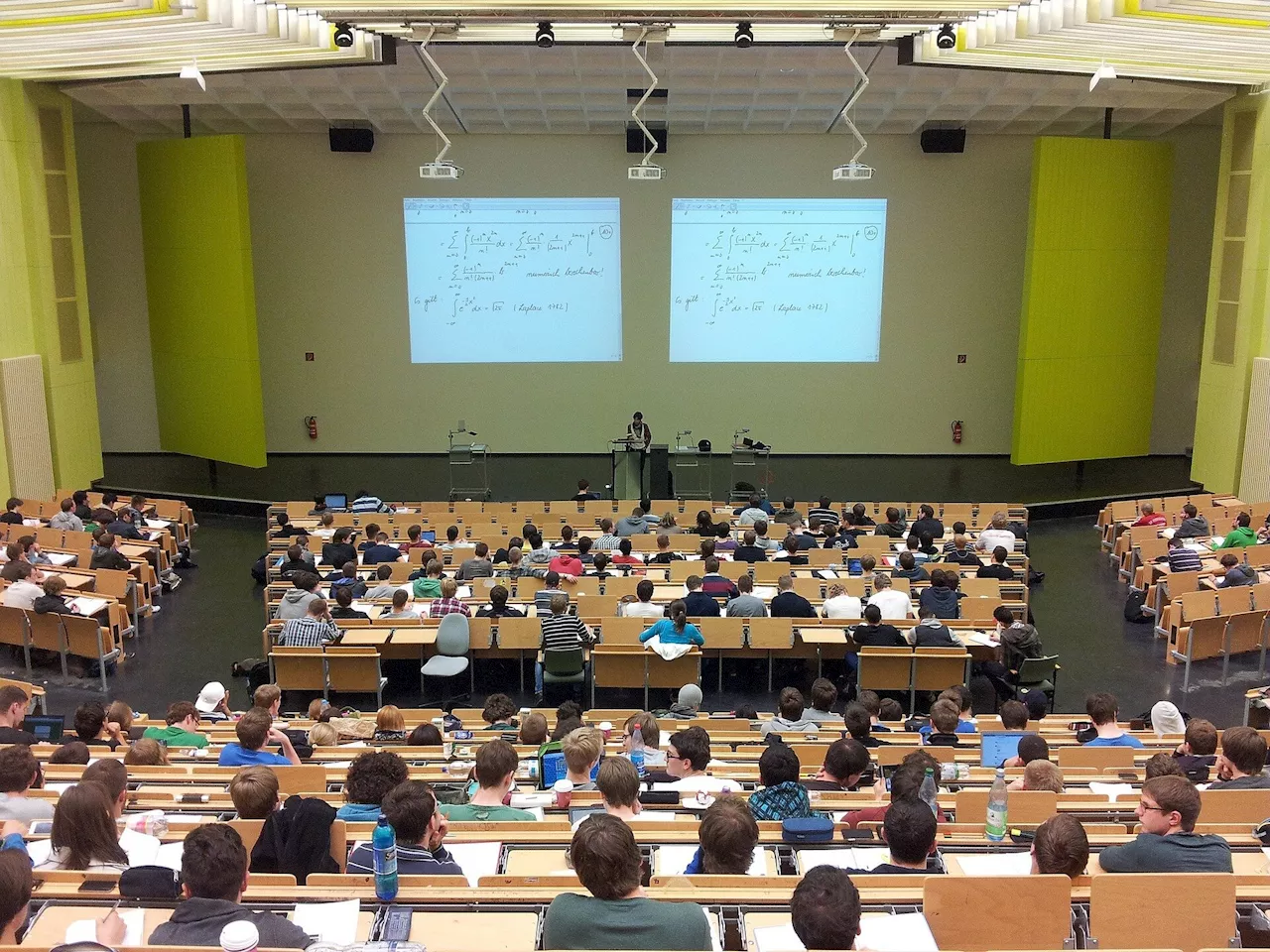Educators can foster interpartisan friendships on college campuses, suggests study