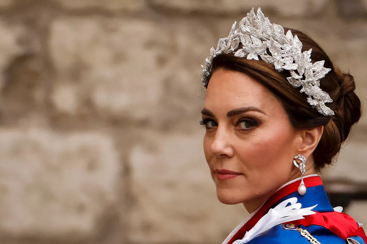 Kate Middleton : trop retouchée, sa première photo officielle depuis son opération fait polémique