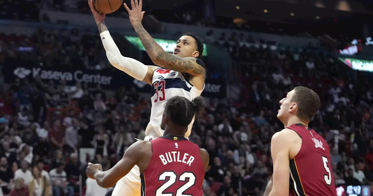 Kuzma produce 32 puntos y los Wizards aguantaron para vencer 110-108 al Heat