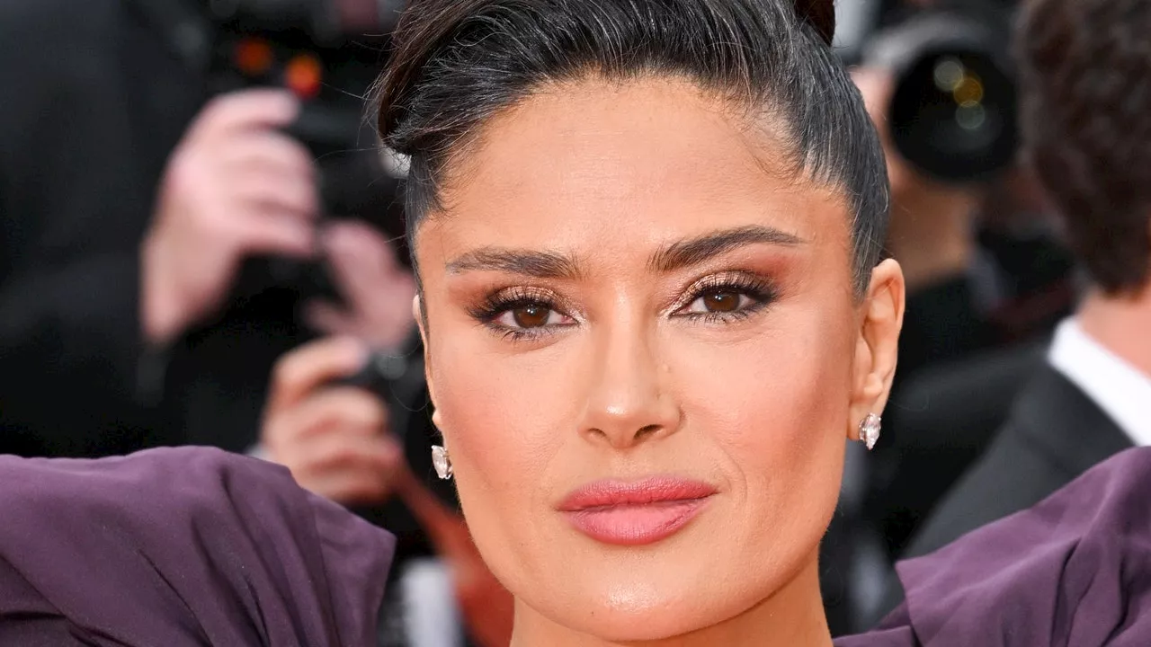 Oscars 2024: Salma Hayek zeigt, wie der ganz große Auftritt auf dem roten Teppich funktioniert