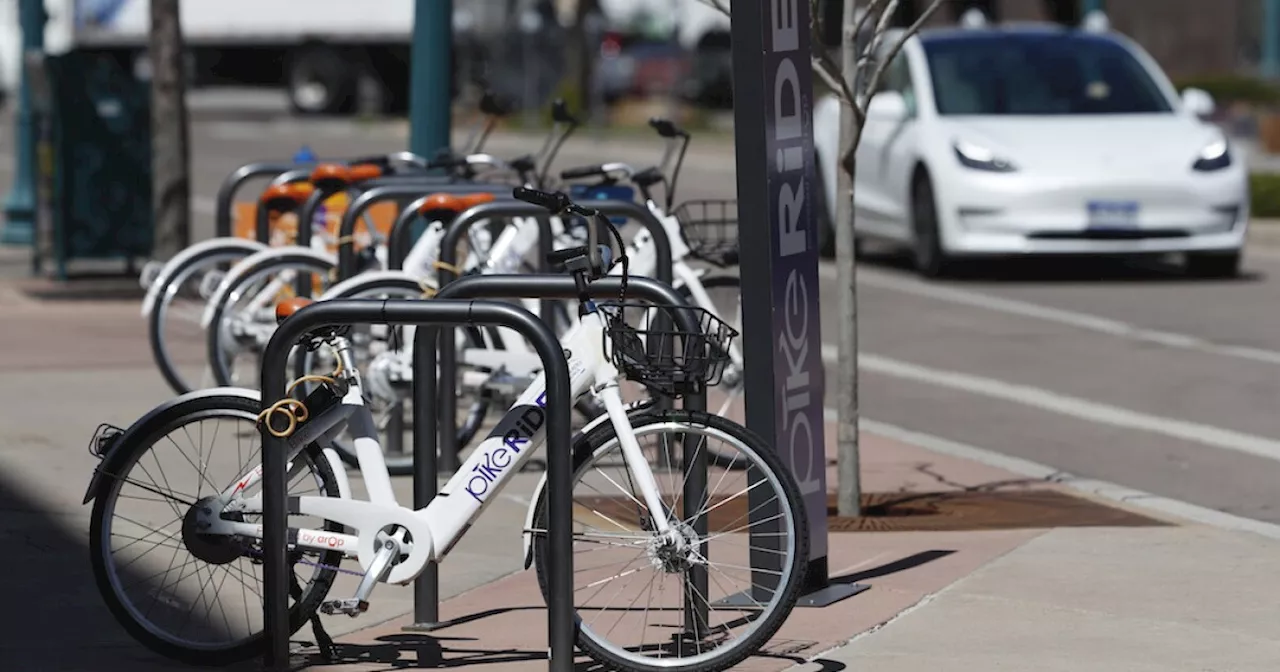 Advocacy groups push for safer roads after hundreds of bikers, pedestrians struck by cars