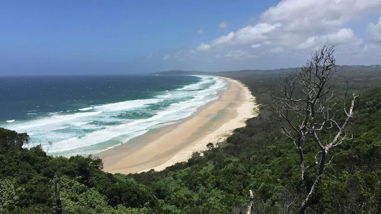 Man dies after being pulled unconscious from water while surfing at Main Beach, Byron Bay