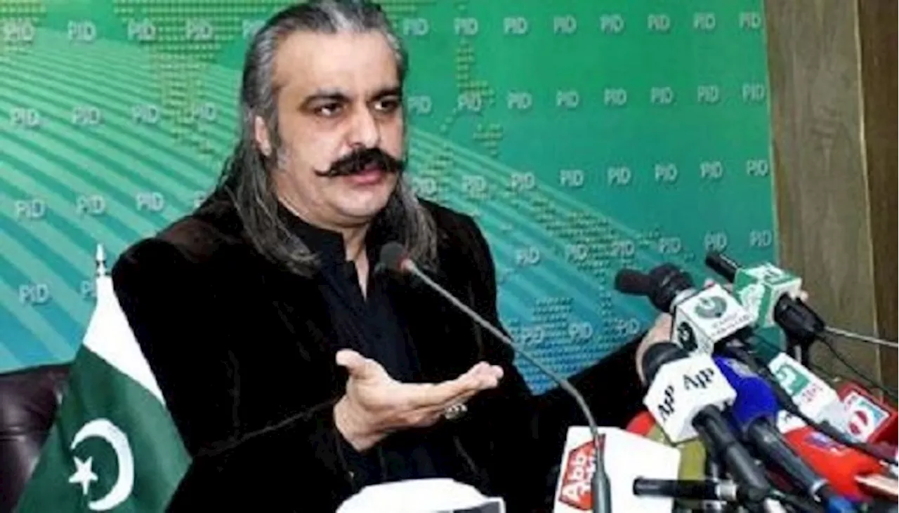 Gandapur asks federal govt to remove KP chief secretary