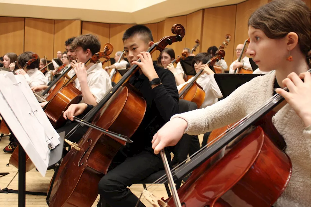 Evanston Symphony performs with District 65 students