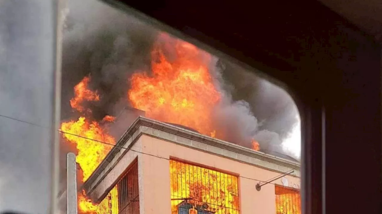 VIDEO: se registra fuerte incendio en restaurante Enrique en Insurgentes Sur