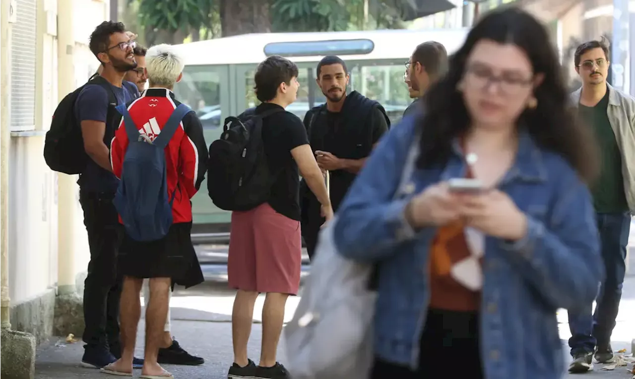 Quase 10 milhões de jovens sem ensino básico estão fora da escola