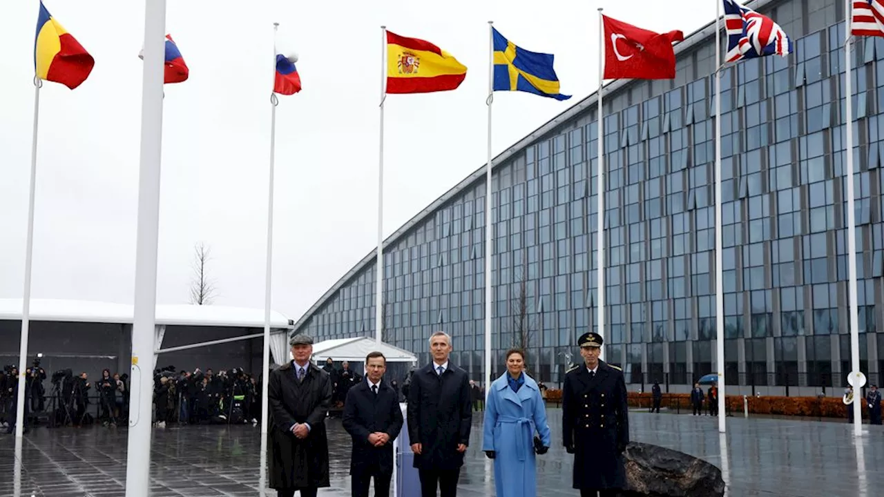 In Brussel wappert voor het eerst de Zweedse vlag bij het NAVO-hoofdkantoor