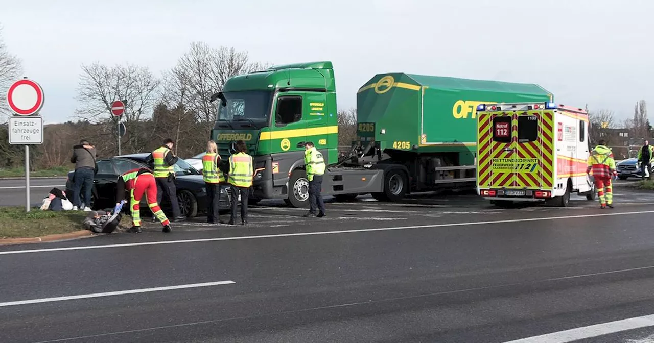 Goldene Bremm A6: Vier Verletzte Bei Unfall mit 40-Tonnen LKW