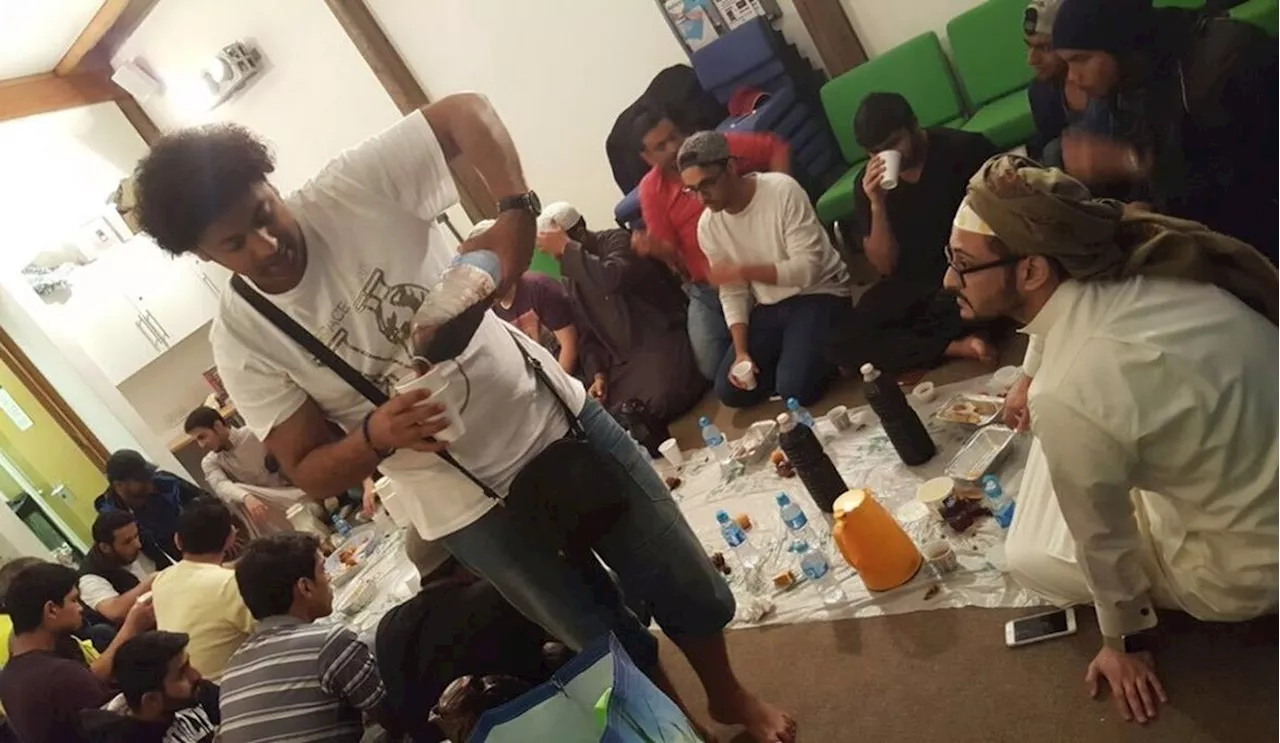 رمضان في بريطانيا.. المسلمون يستقبلونه بـ'قلب مثقل' هذا العام