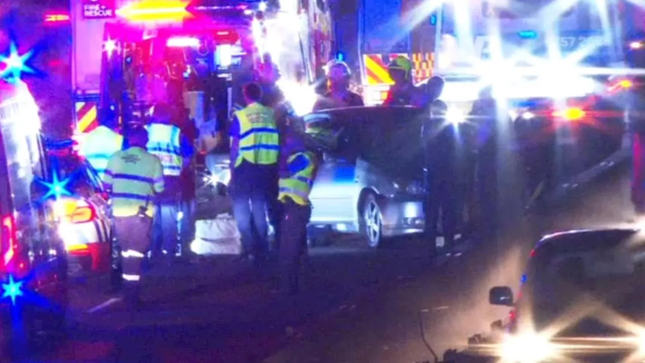 Man rescued after terrifying car crash on Western Mwy