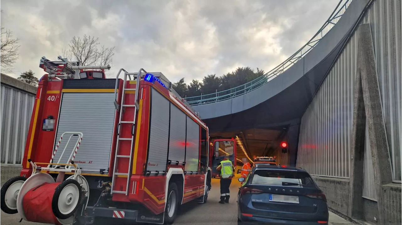 Nach Unfall im Tunnel bei Eching Riesenstau auf der A96