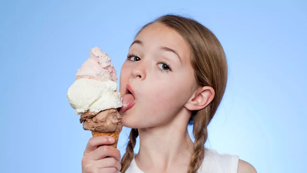 Forscher untersuchen Kinder, die alles von ihren Eltern bekommen