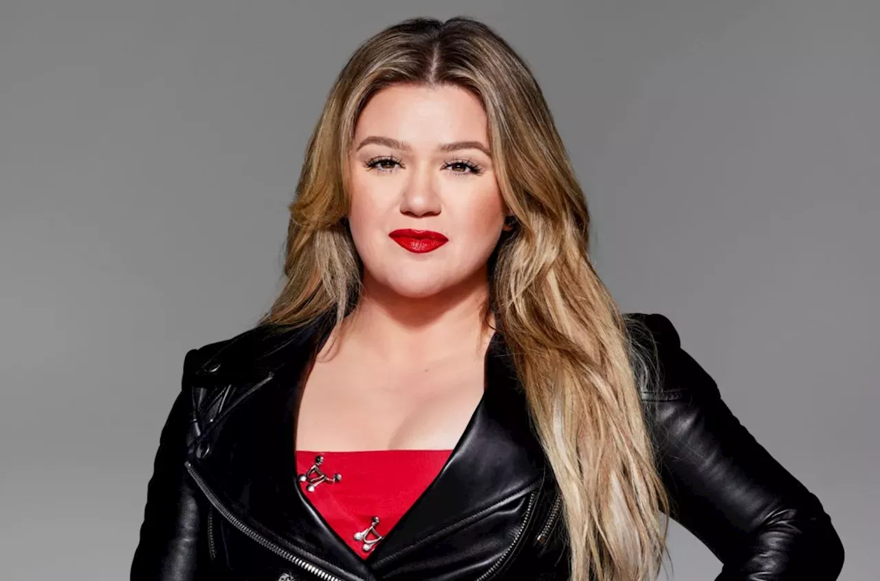 Kelly Clarkson Joining Peyton Manning and Mike Tirico as Hosts of 2024