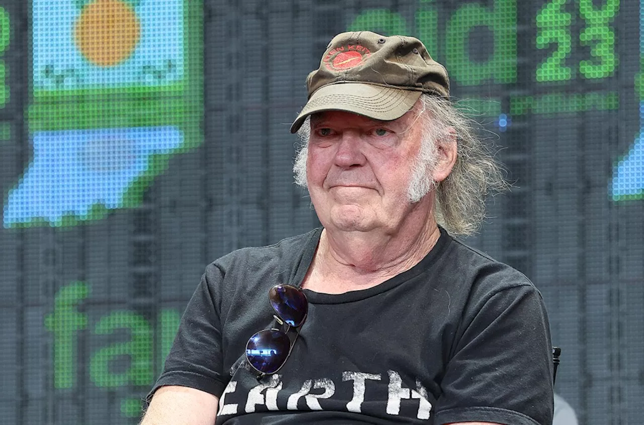 Neil Young Says His Music Is Returning to Spotify