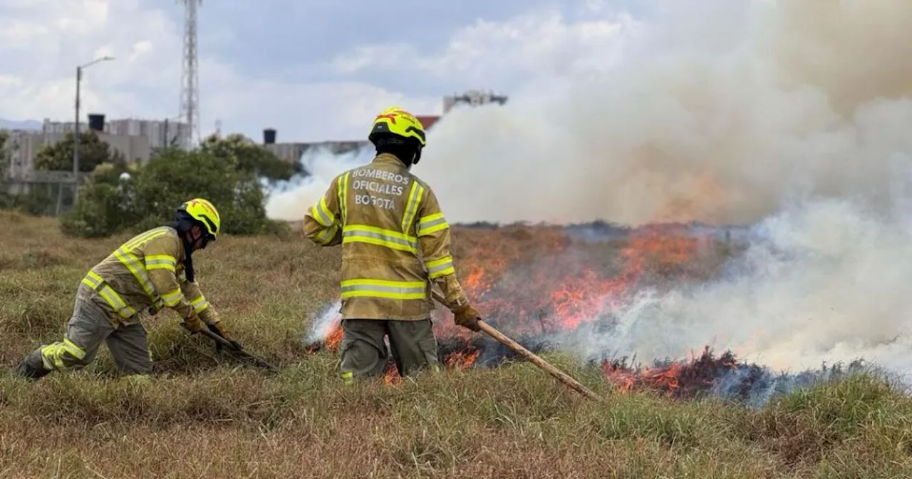 Incendio en Bogotá se reactivó: conflagraciones llenaron de humo las casas en Bosa