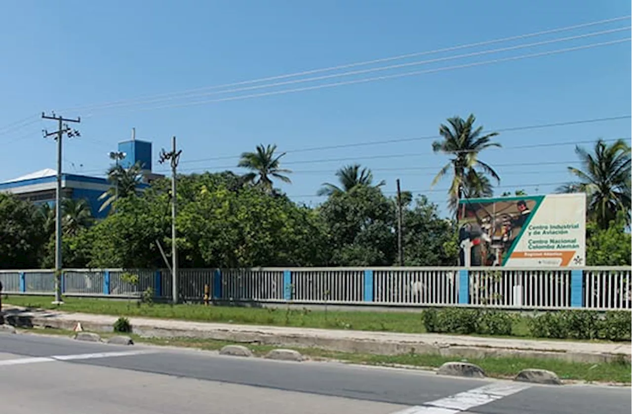 Fuertes vientos causaron afectaciones en el Sena de la calle 30 en Barranquilla