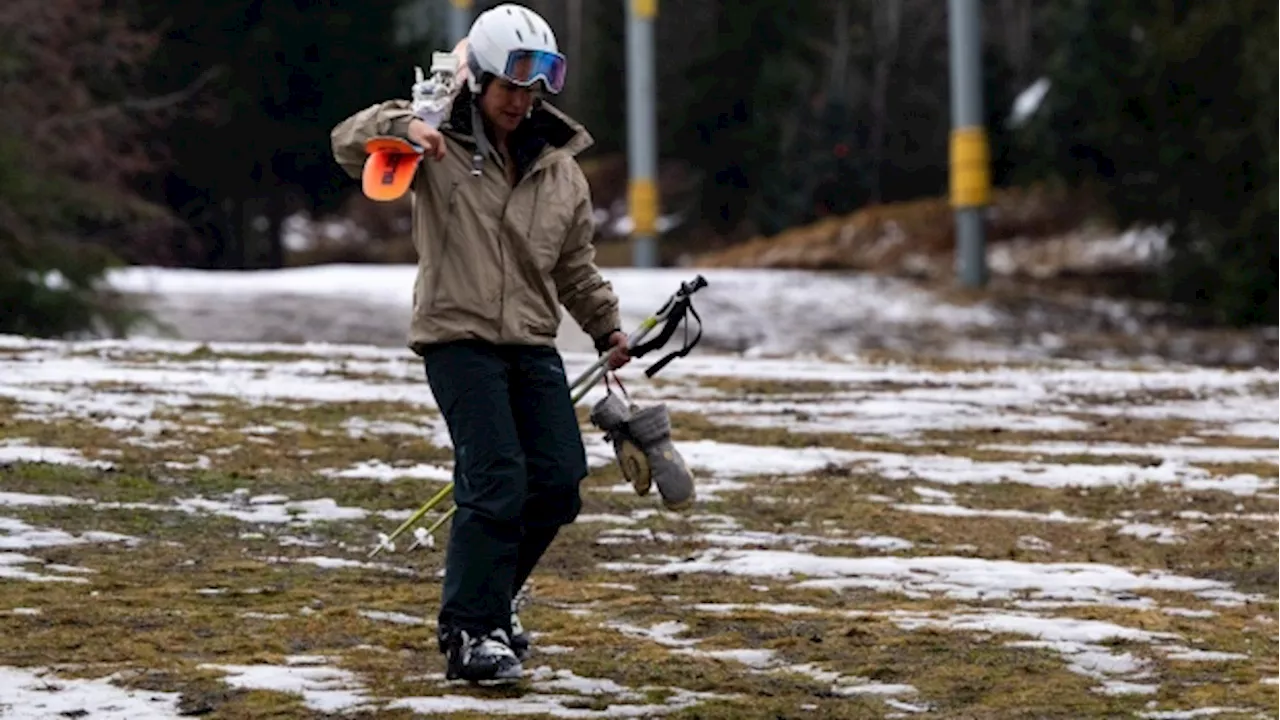 Canadian Ski Resorts Struggle to Prepare for Spring Break Amid Unpredictable Weather