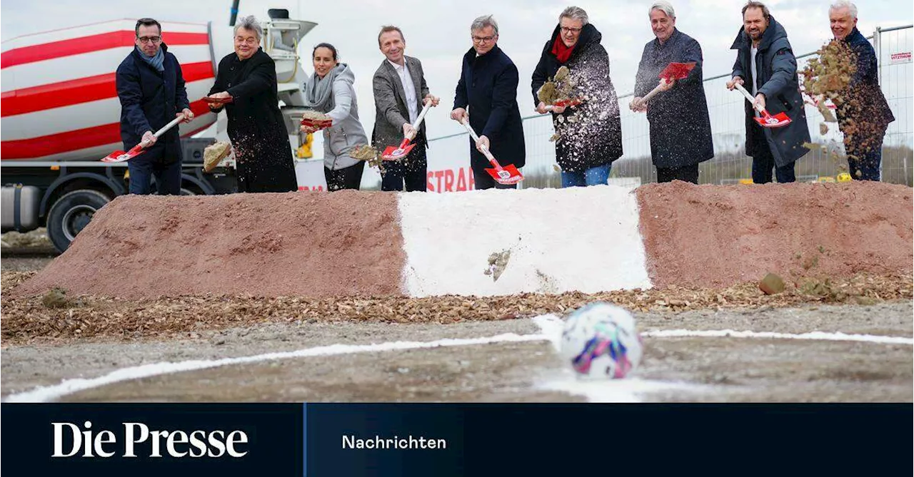 Bagger rollen für den ÖFB Campus in Wien-Donaustadt