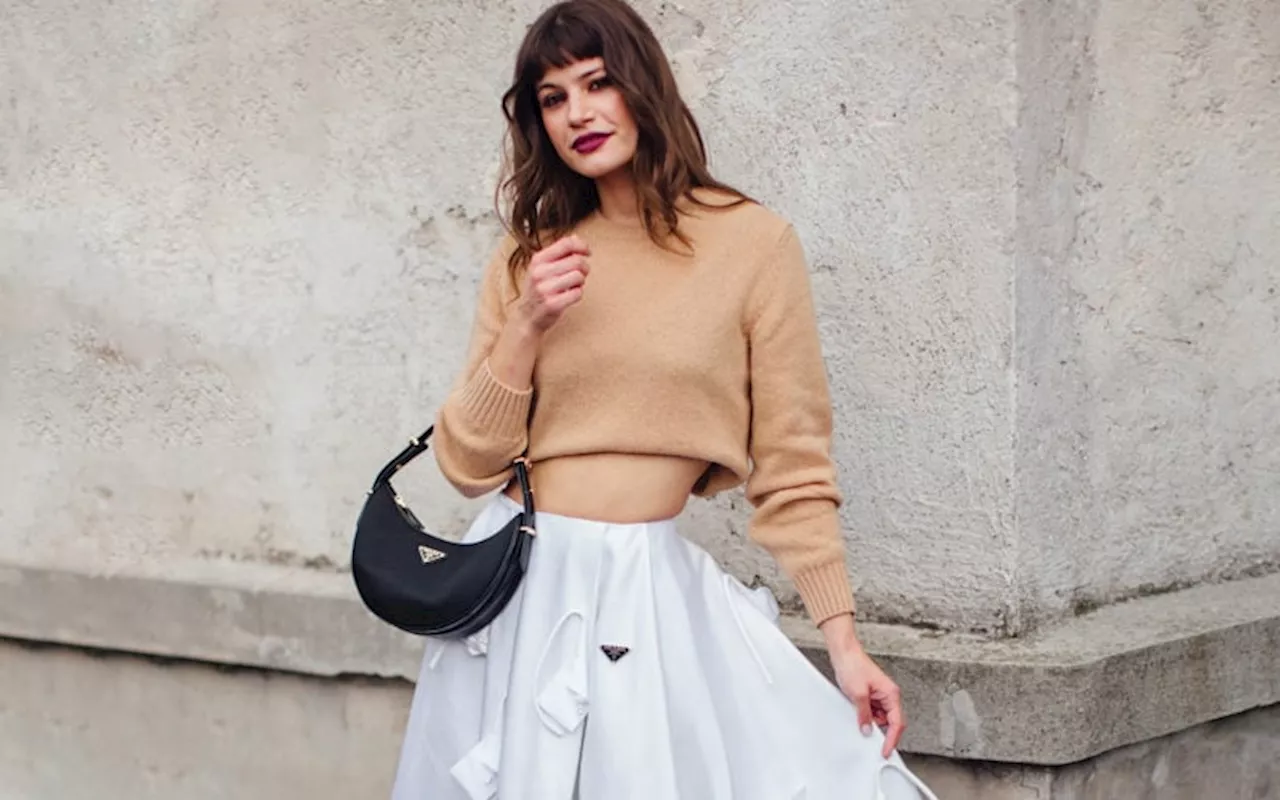 The Versatility of Midi-Skirts: Your Answer to Weather Inconsistencies