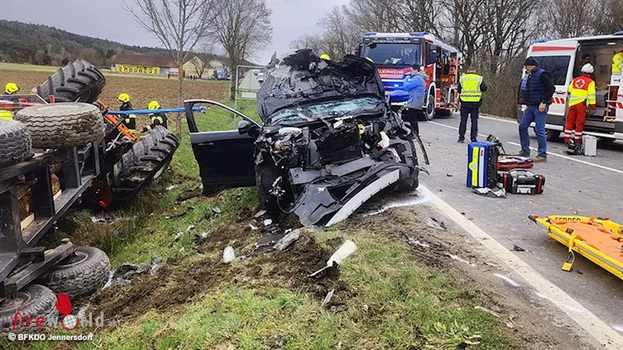 Bgld: Traktorlenker nach Unfall mit Pkw auf B 319 bei Rudersdorf eingeklemmt