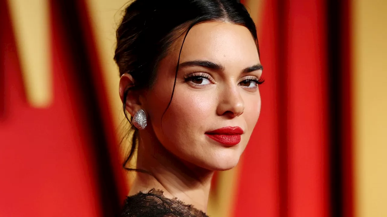 Kendall Jenner Wore This £10 Triple-Threat Mascara For The Vanity Fair Oscars After Party