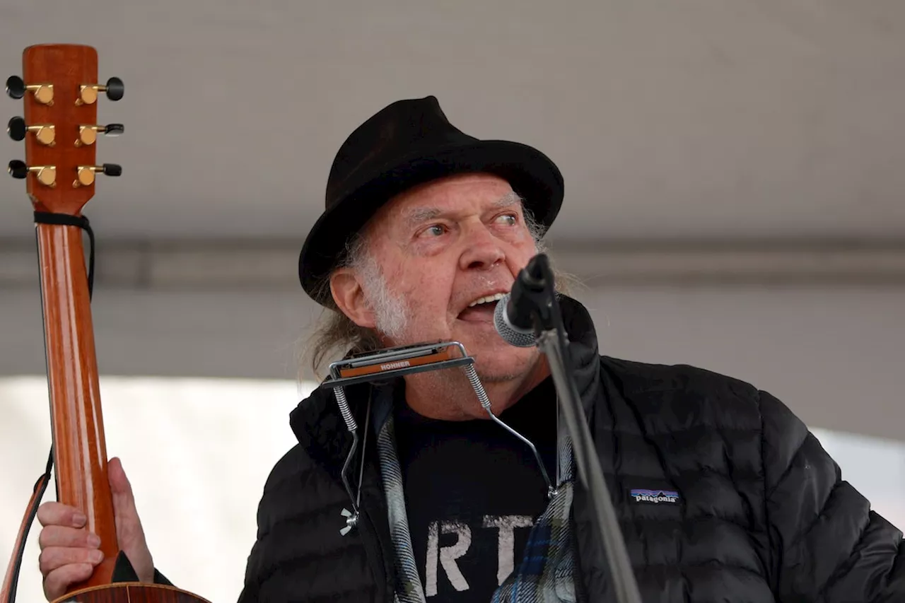 Neil Young Ends Spotify Boycott Over Joe Rogan's Podcast