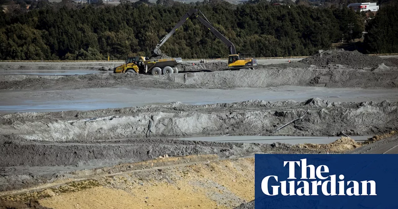 Man freed, another trapped under rocks after collapse at Ballarat goldmine in Victoria