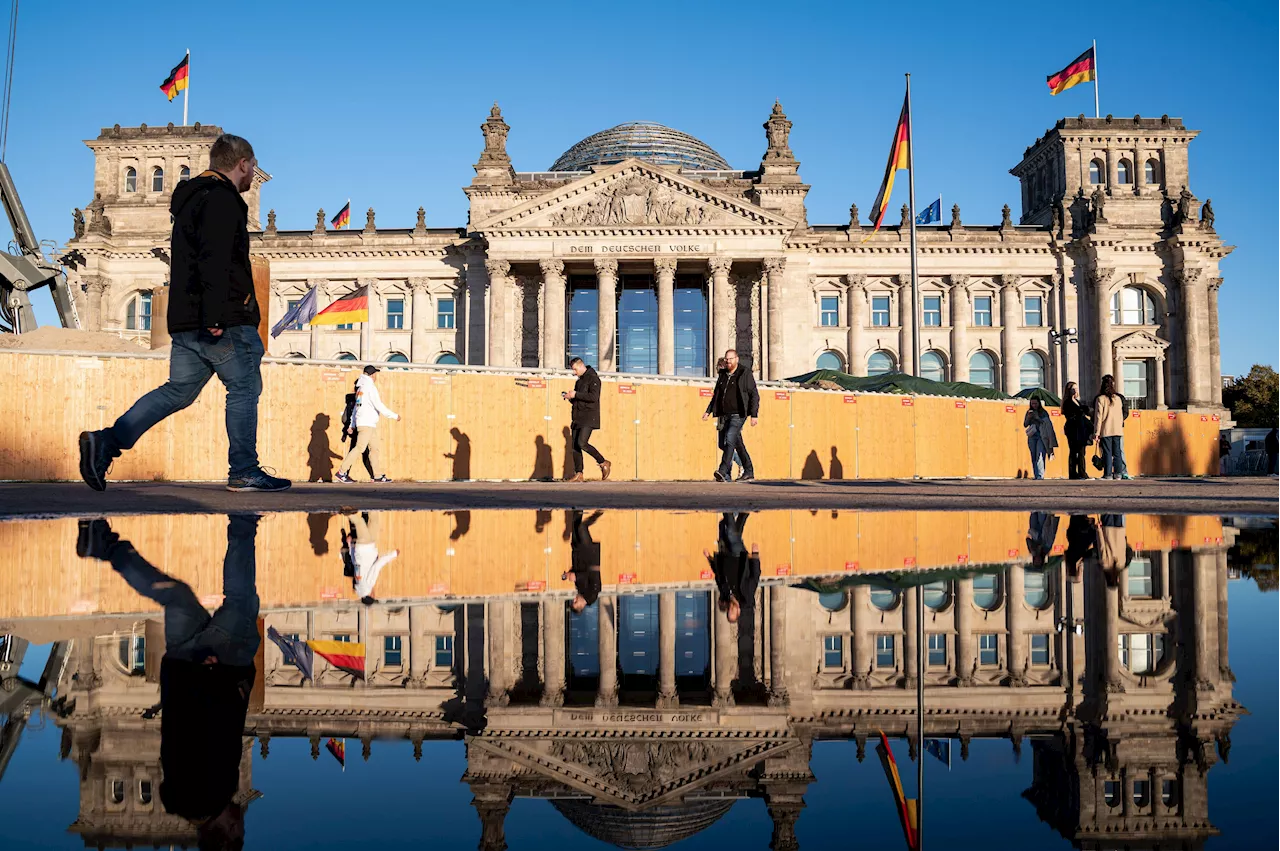 Über 100 Rechtsextreme arbeiten im Bundestag