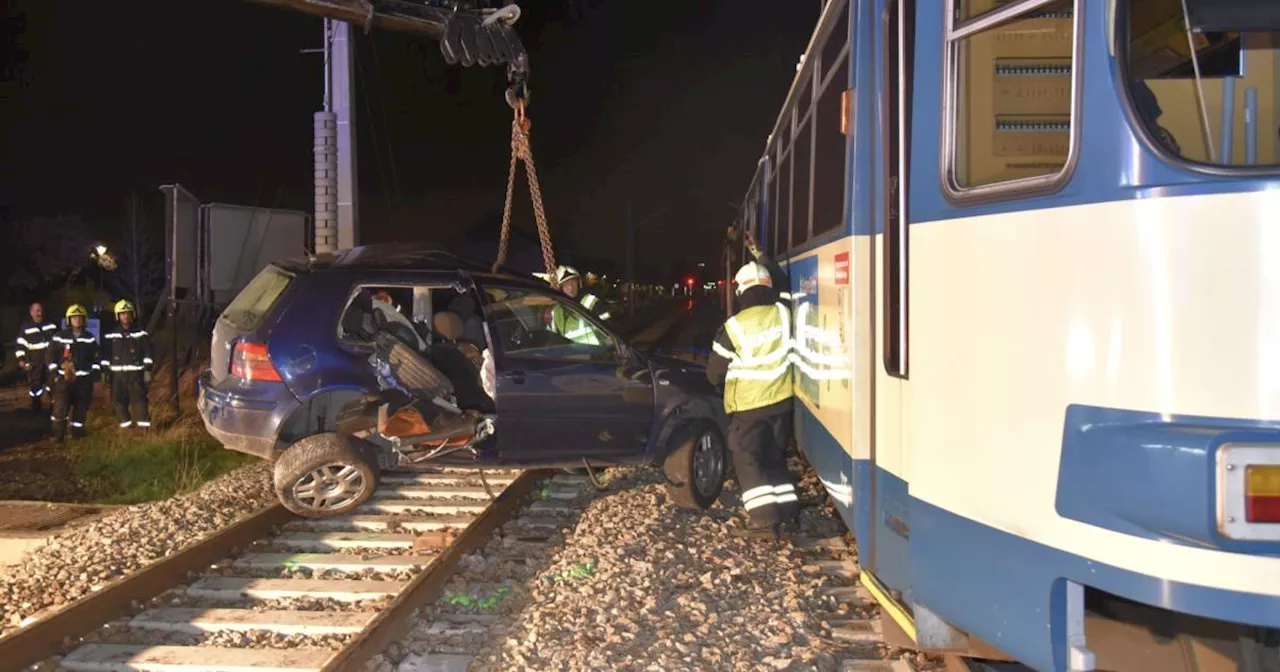 Drei Verletzte bei Kollision zwischen Pkw und Badner Bahn in Traiskirchen