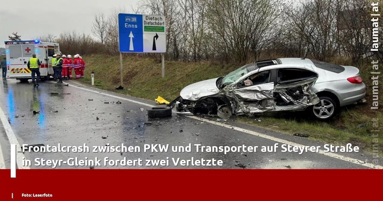 Frontalcrash zwischen PKW und Transporter auf Steyrer Straße in Steyr-Gleink fordert zwei Verletzte