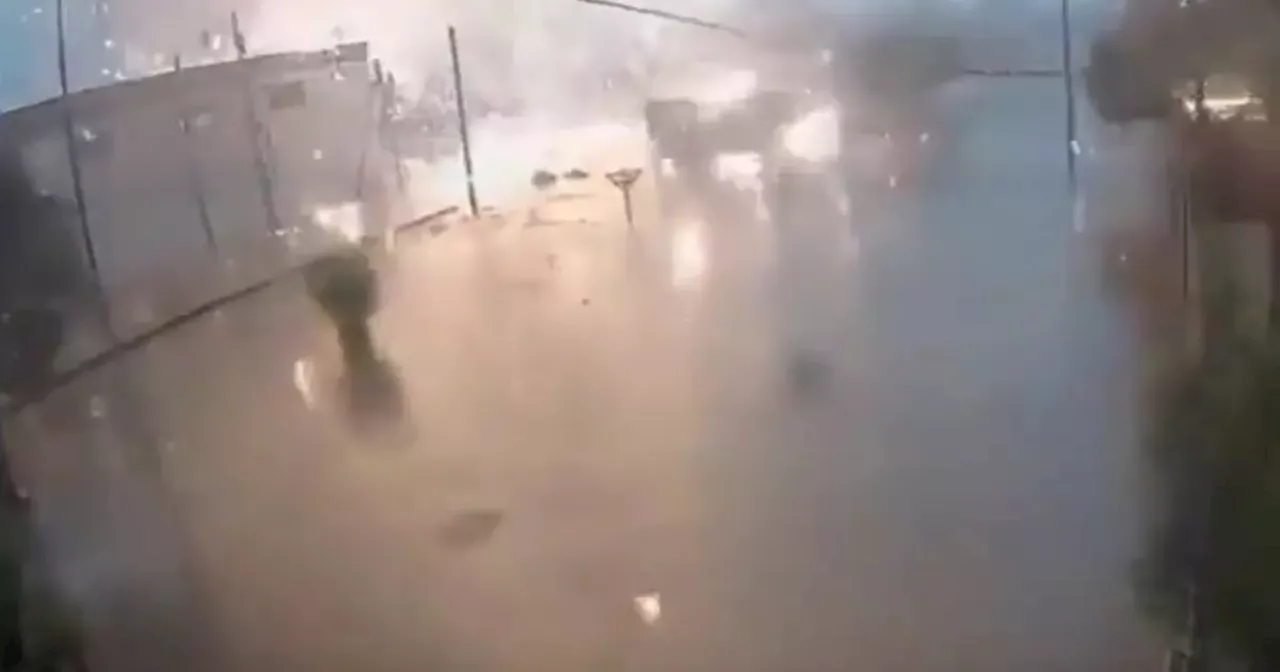 Impresionante video: un rayo cayó en un depósito y provocó una impactante explosión en La Matanza