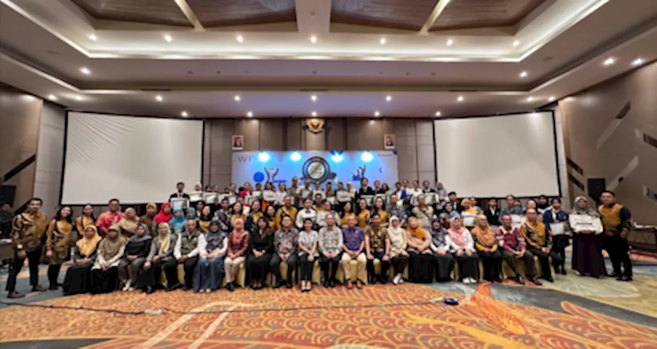 Komitmen pada Pendidikan Waringin Hospitality Hotel Group Bagikan Beasiswa untuk Best Trainee