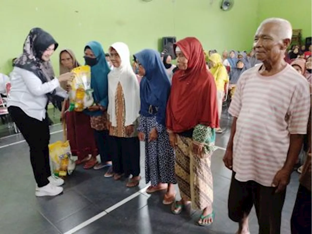 Ratusan Warga Klaten Serbu Bazar Pangan Murah