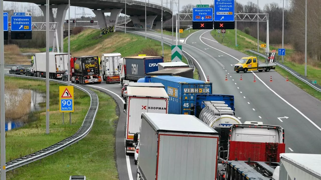 Drukke avondspits door dreigend gaslek: 'Mijd de snelwegen rond Eindhoven'